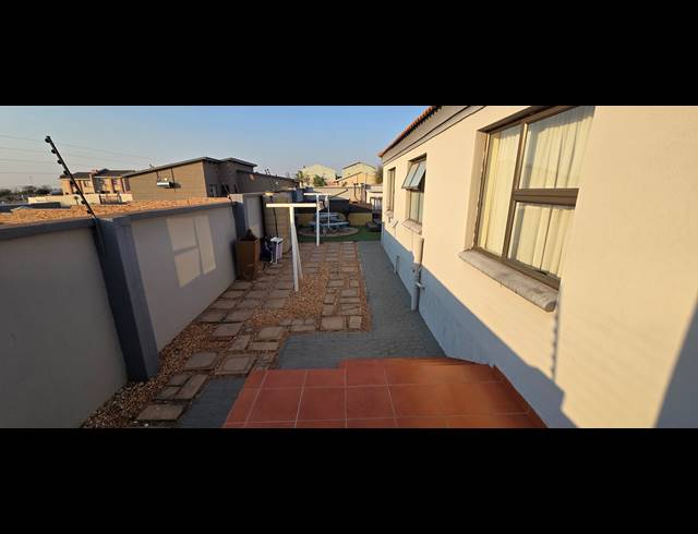 4 BEDROOM FREESTANDING FOR SALE IN BENDOR